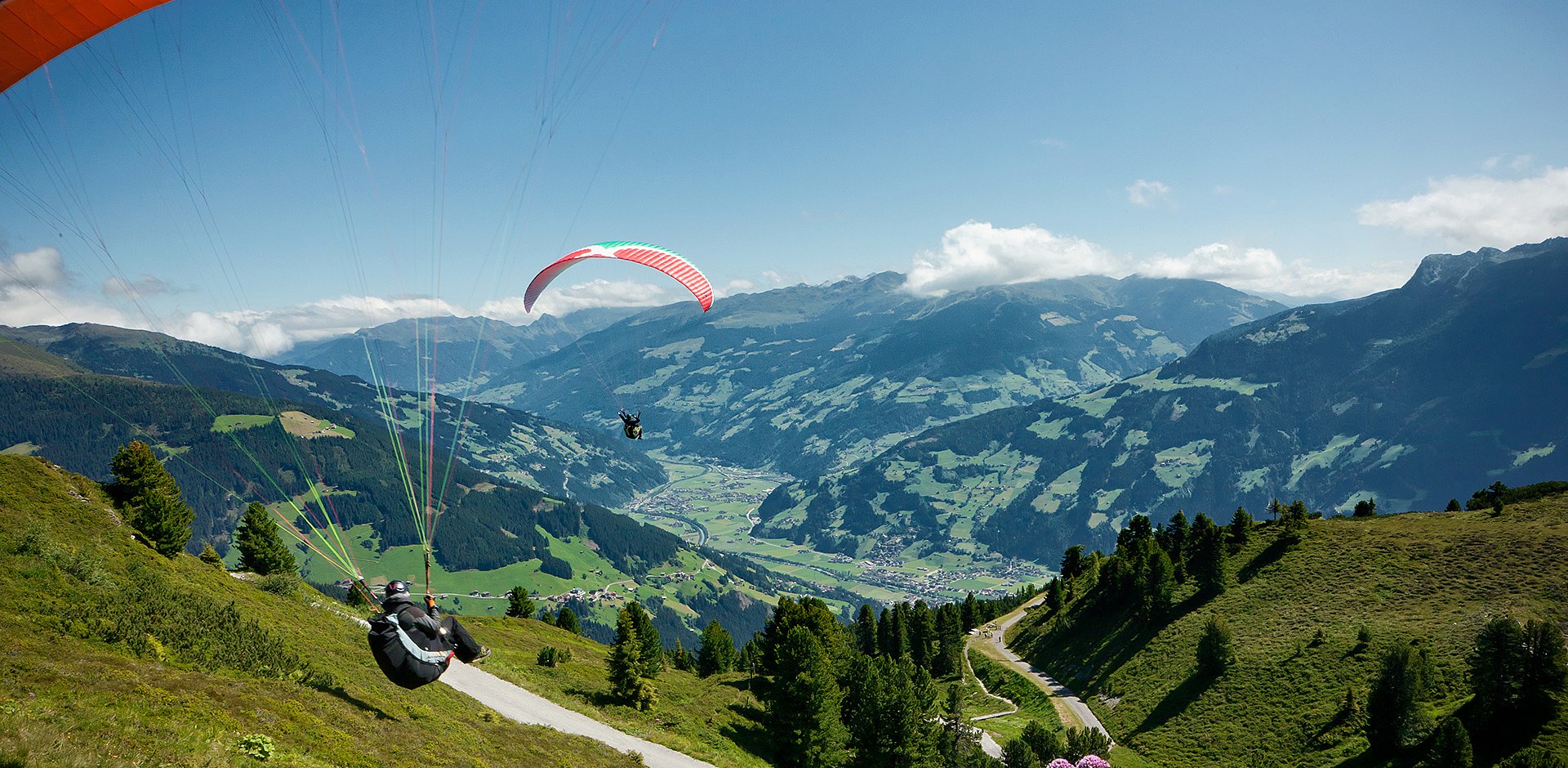 Parapente é esporte que mistura adrenalina e tranquilidade