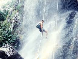 Canyoning é aventura vertical