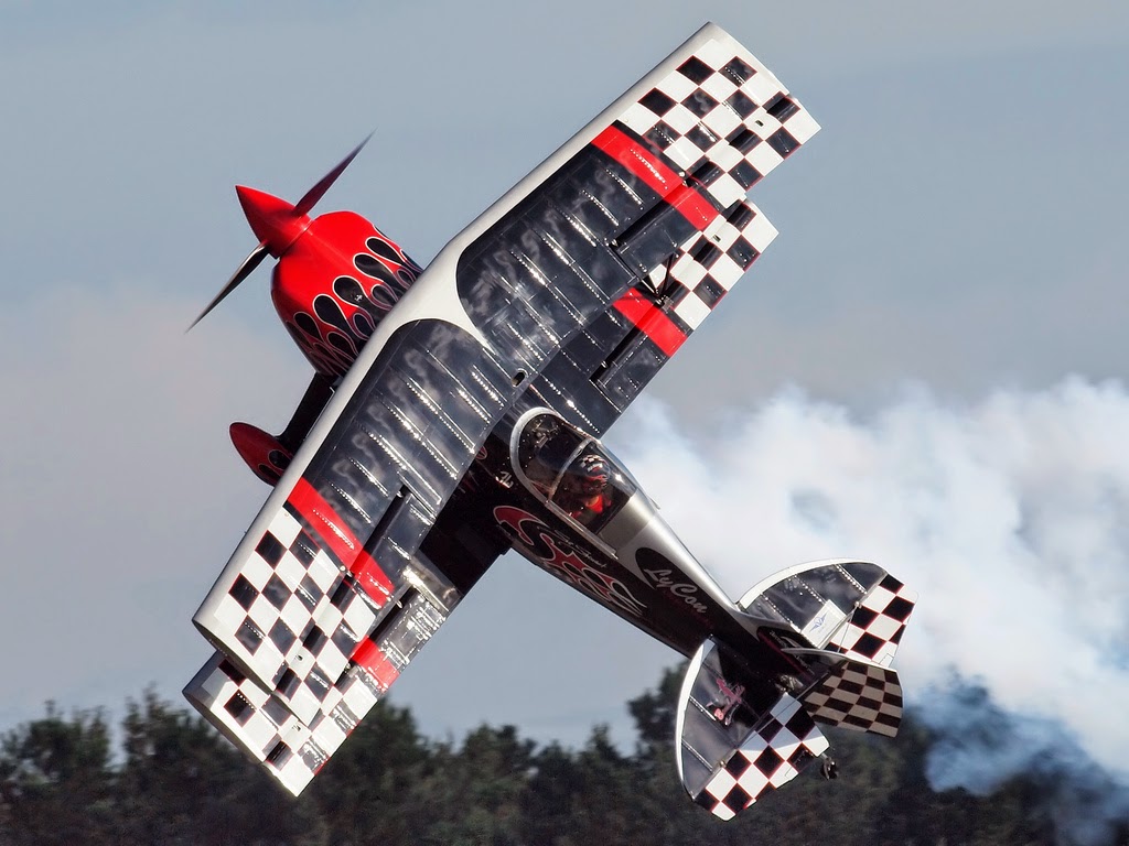 Acrobacia aérea é de virar à cabeça